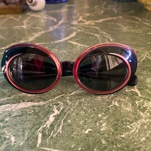 Classic Chic Vintage Cat 🐈‍⬛ Eye Sunglasses Made In France Black With Red Trim